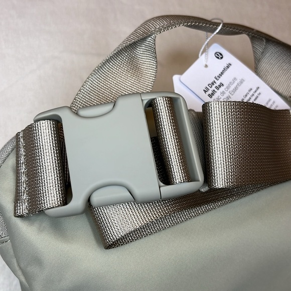 Lululemon All Day Essentials Belt Bag Raw Linen/White Opal 2.5L NWT 3 way carry - Picture 11 of 14